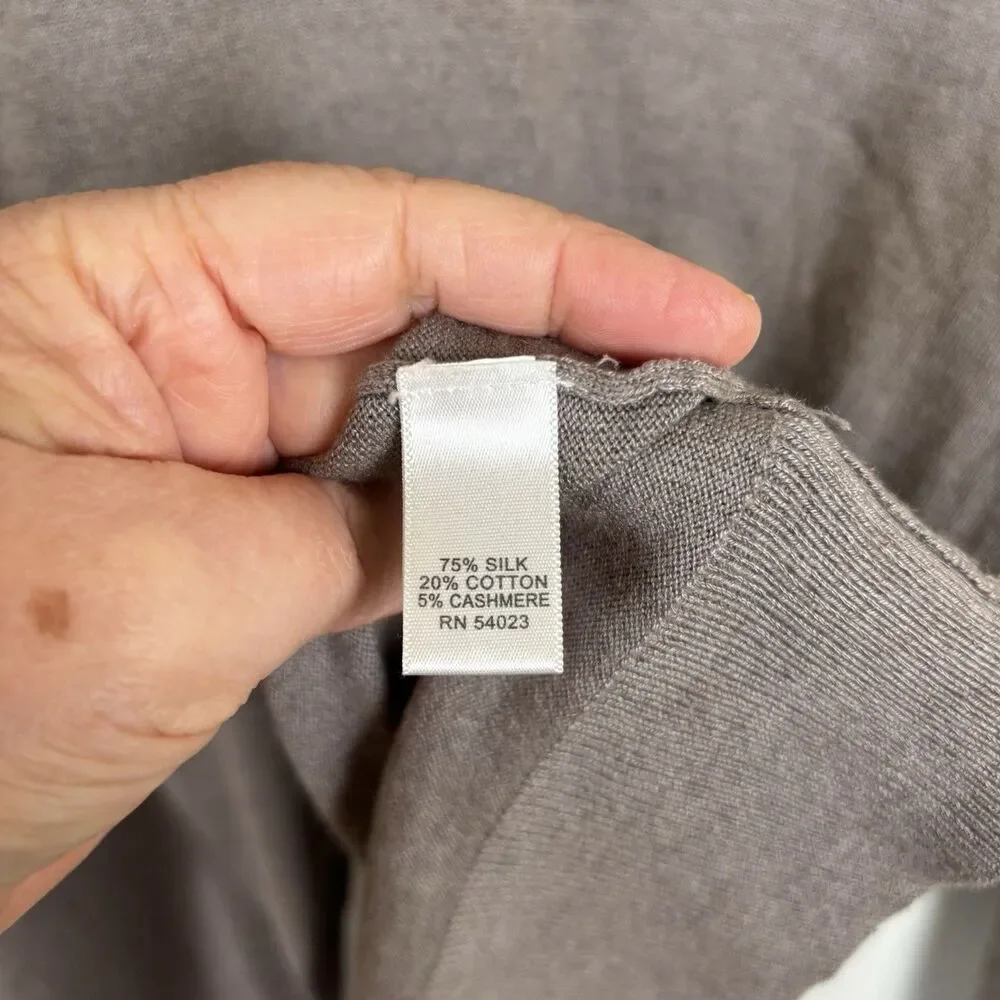 Banana Republic pristine banana